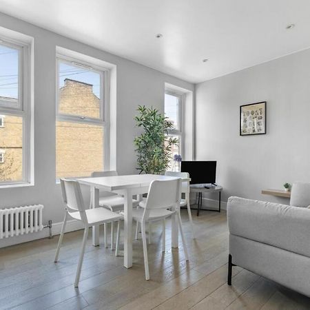 Brilliant 2 Bed Apartment - Spacious, Central & Well-Connected Londýn Exteriér fotografie