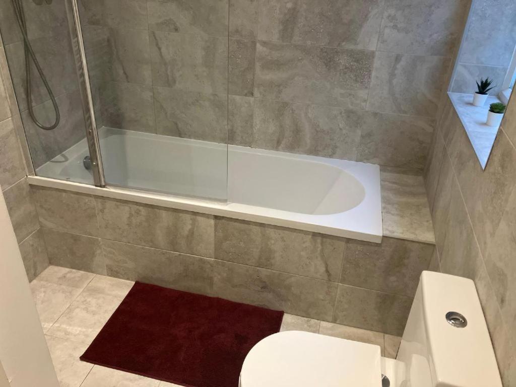 Brilliant 2 Bed Apartment - Spacious, Central & Well-Connected Londýn Exteriér fotografie