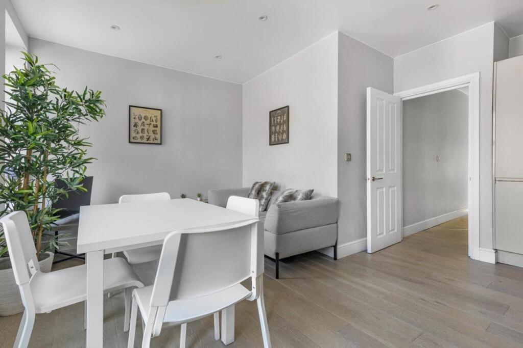 Brilliant 2 Bed Apartment - Spacious, Central & Well-Connected Londýn Exteriér fotografie