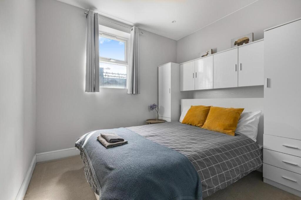 Brilliant 2 Bed Apartment - Spacious, Central & Well-Connected Londýn Exteriér fotografie